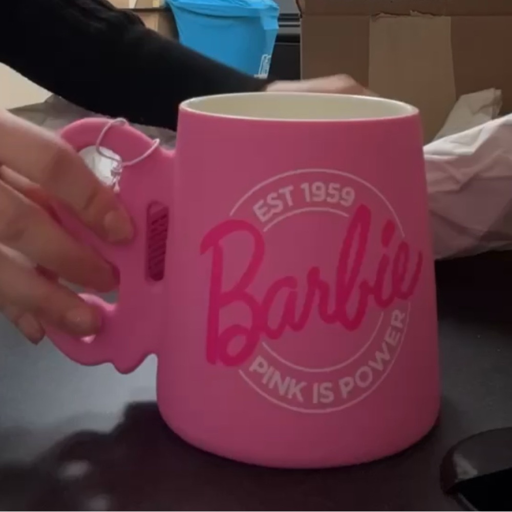 Barbie Pink Mug 21 oz - Picture 2 of 5